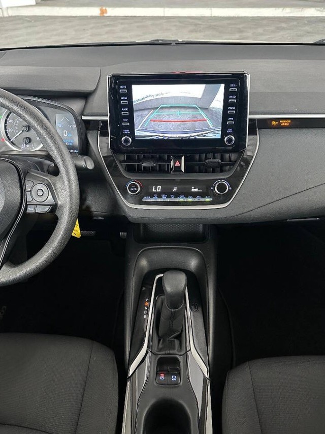 Toyota Corolla Vehicle Full-screen Gallery Image 13