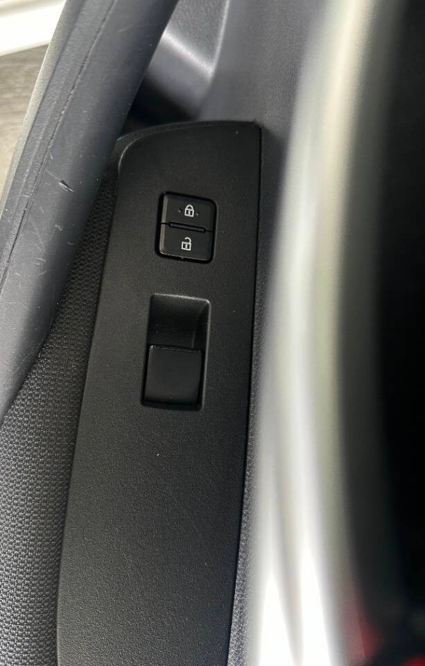 Toyota Corolla Vehicle Full-screen Gallery Image 15