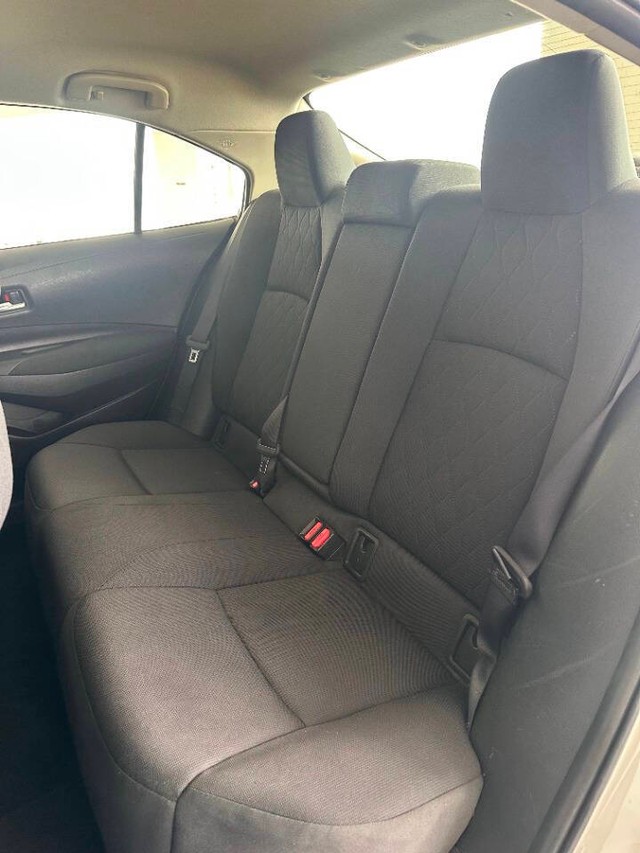 Toyota Corolla Vehicle Full-screen Gallery Image 17