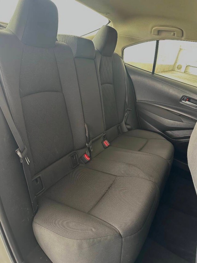 Toyota Corolla Vehicle Full-screen Gallery Image 19