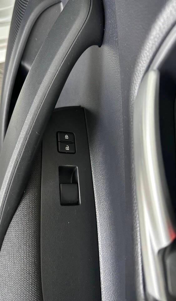 Toyota Corolla Vehicle Full-screen Gallery Image 21