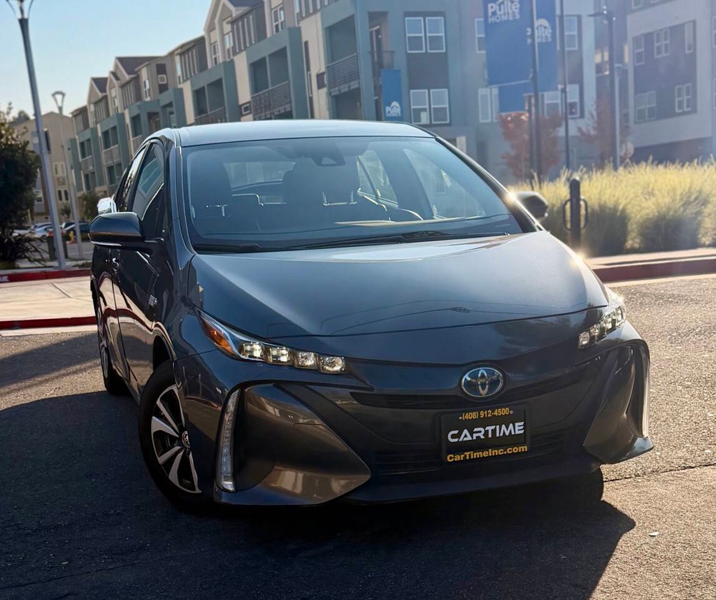 Toyota Prius Prime Vehicle Full-screen Gallery Image 02