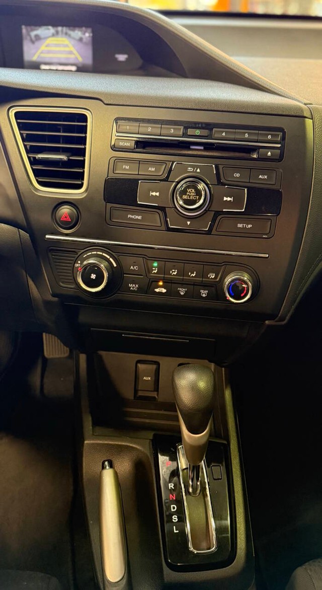 Honda Civic Vehicle Full-screen Gallery Image 11