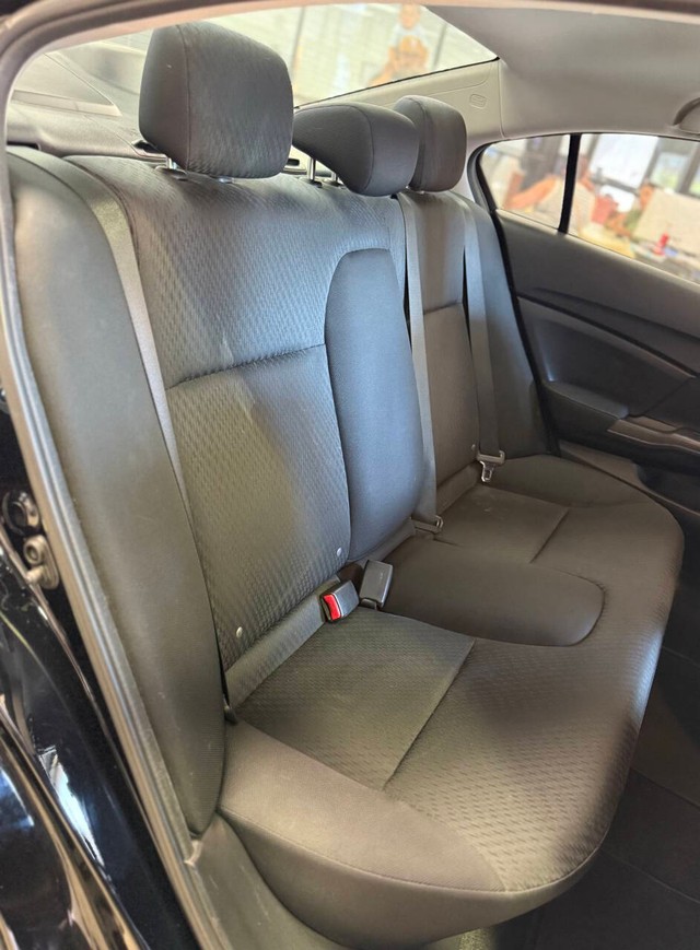 Honda Civic Vehicle Full-screen Gallery Image 14