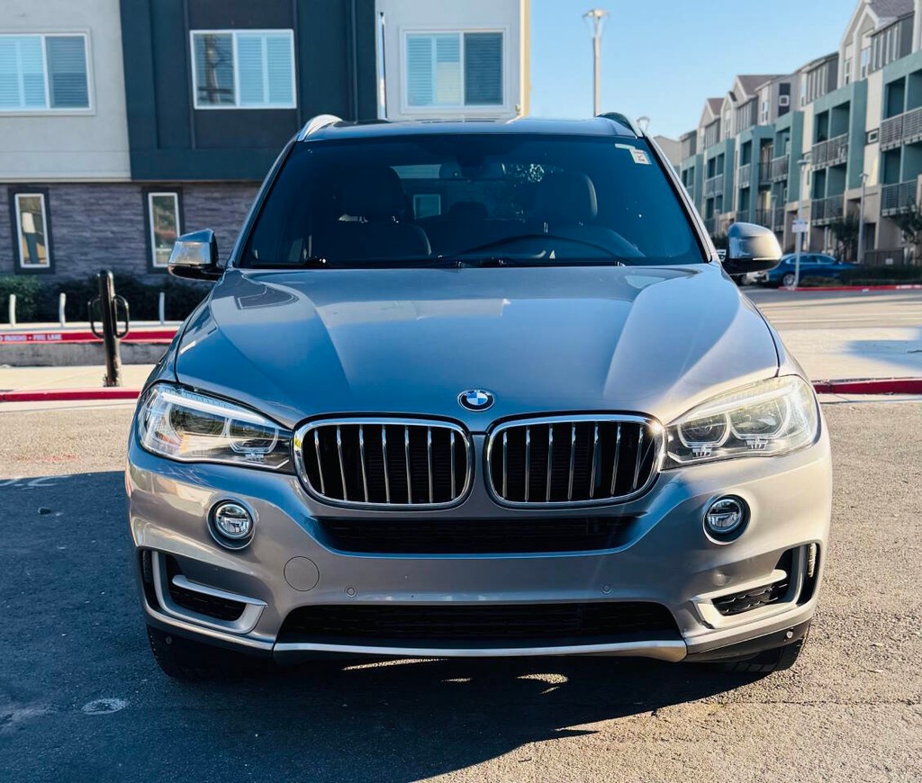 BMW X5 Vehicle Full-screen Gallery Image 02