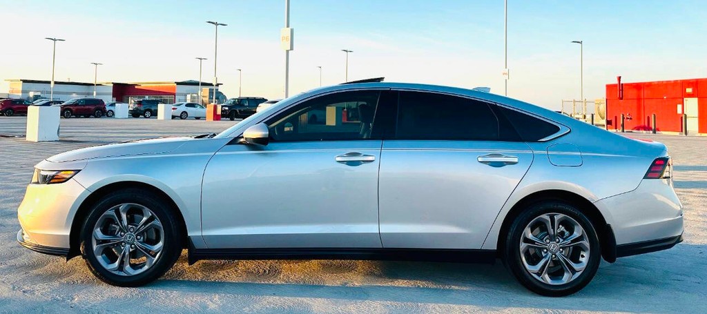 Honda Accord Sedan Vehicle Full-screen Gallery Image 04