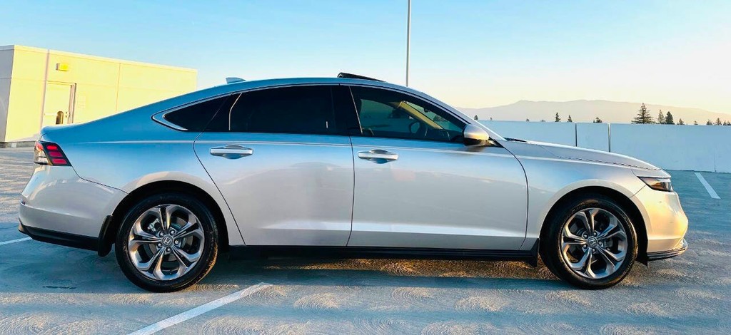 Honda Accord Sedan Vehicle Full-screen Gallery Image 08