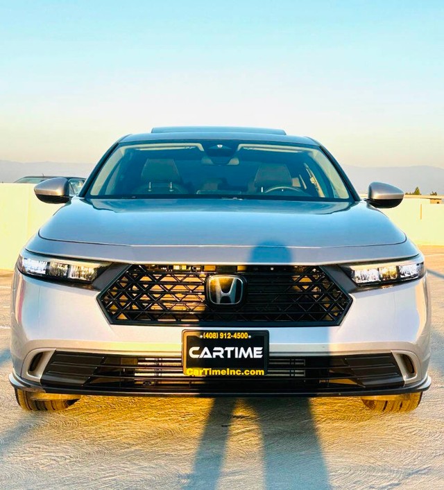 Honda Accord Sedan Vehicle Full-screen Gallery Image 02