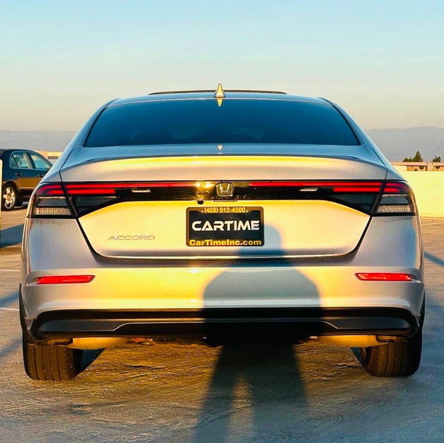 Honda Accord Sedan Vehicle Full-screen Gallery Image 06