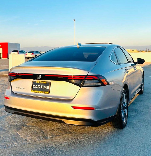 Honda Accord Sedan Vehicle Full-screen Gallery Image 07