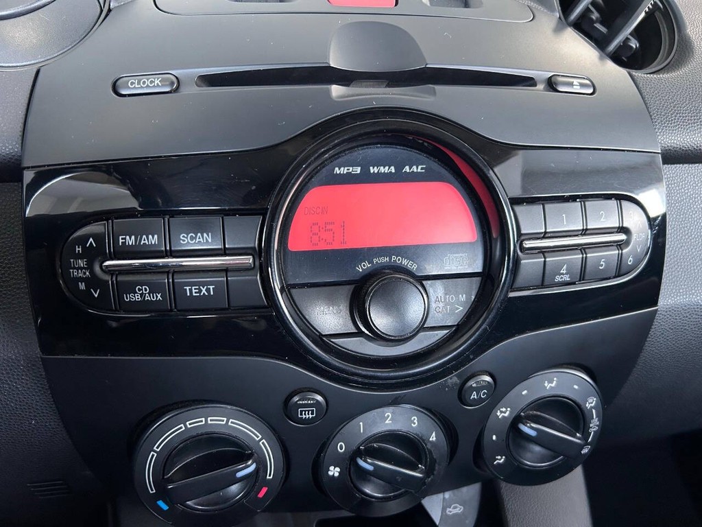 Mazda Mazda2 Vehicle Full-screen Gallery Image 14