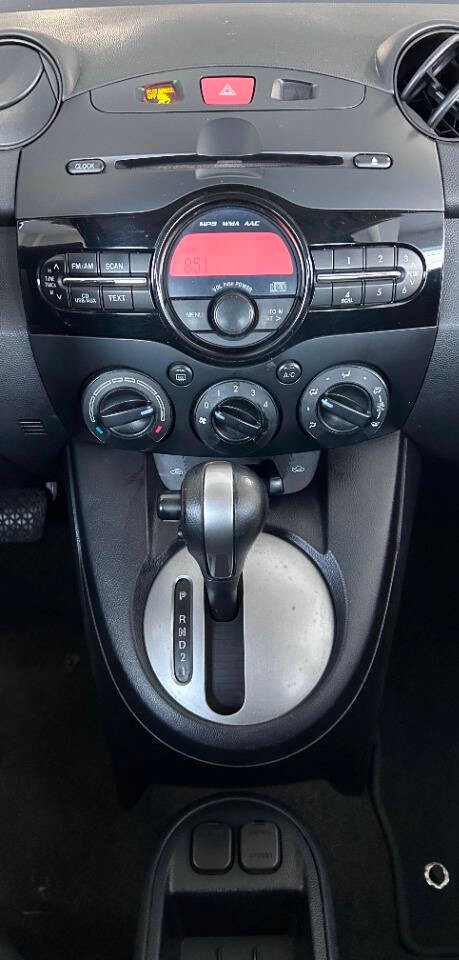 Mazda Mazda2 Vehicle Full-screen Gallery Image 10