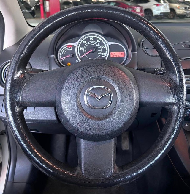 Mazda Mazda2 Vehicle Full-screen Gallery Image 11