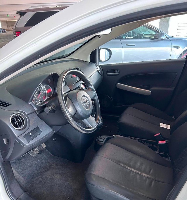 Mazda Mazda2 Vehicle Full-screen Gallery Image 15