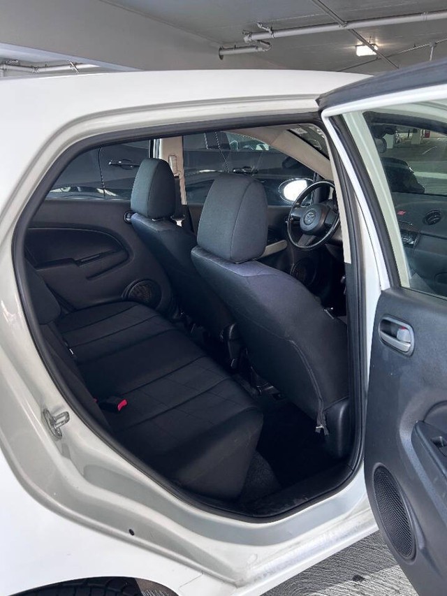 Mazda Mazda2 Vehicle Full-screen Gallery Image 17