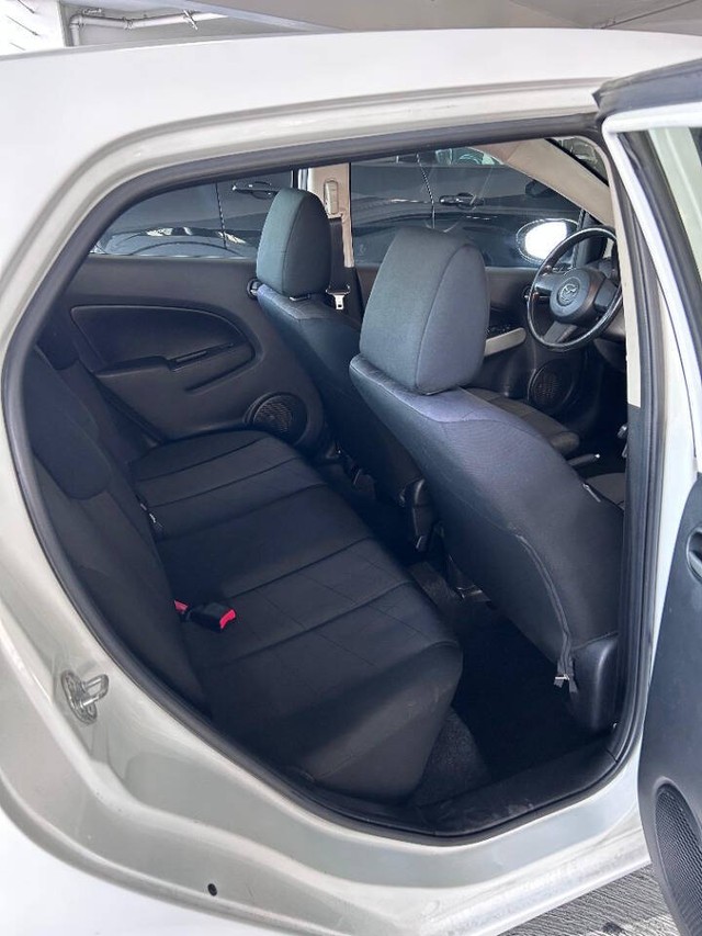 Mazda Mazda2 Vehicle Full-screen Gallery Image 18