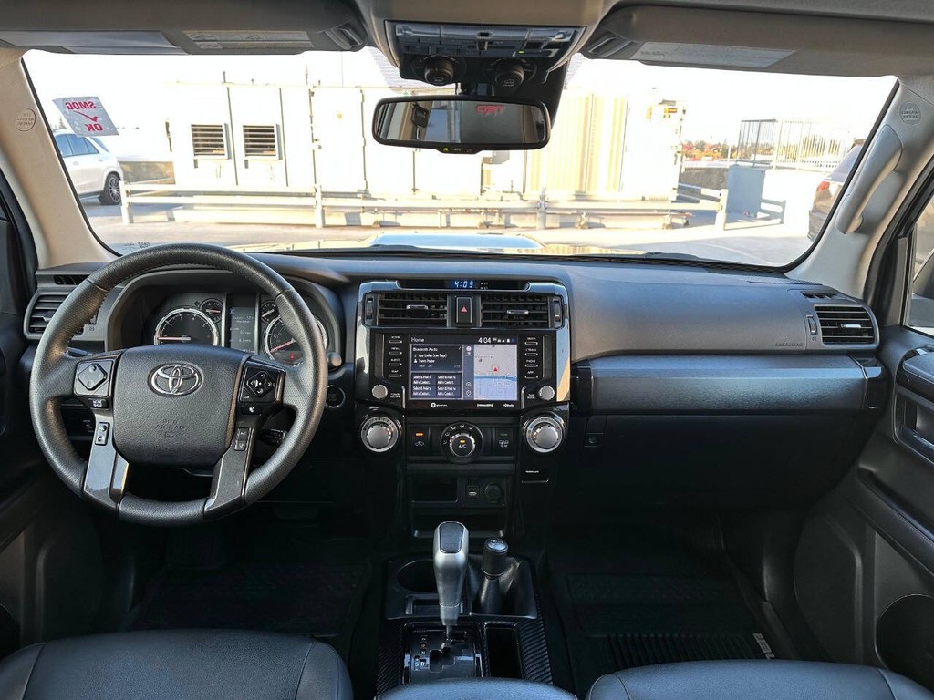 Toyota 4Runner Vehicle Full-screen Gallery Image 09