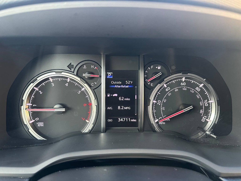 Toyota 4Runner Vehicle Full-screen Gallery Image 10