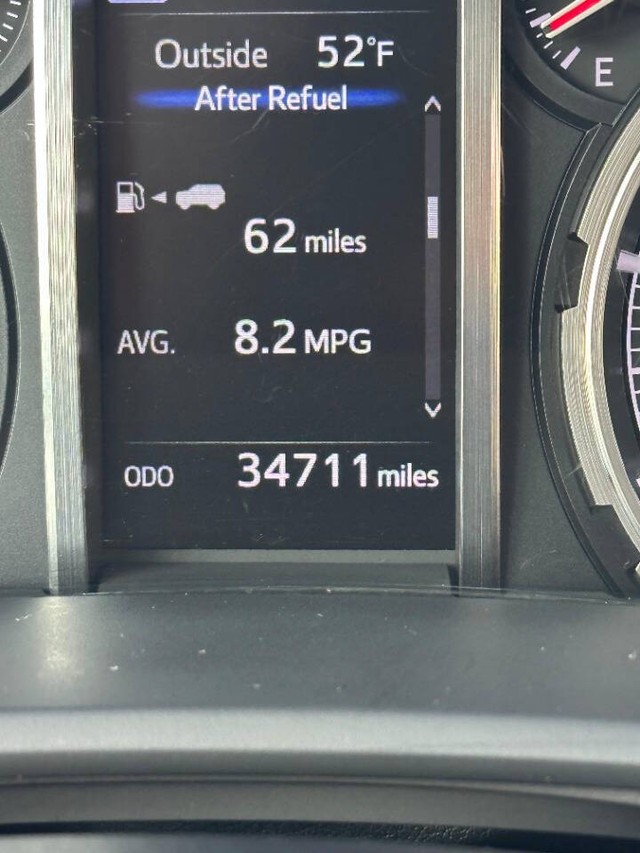 Toyota 4Runner Vehicle Full-screen Gallery Image 13