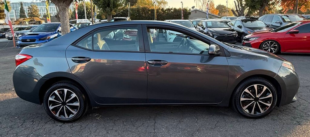 Toyota Corolla Vehicle Full-screen Gallery Image 05