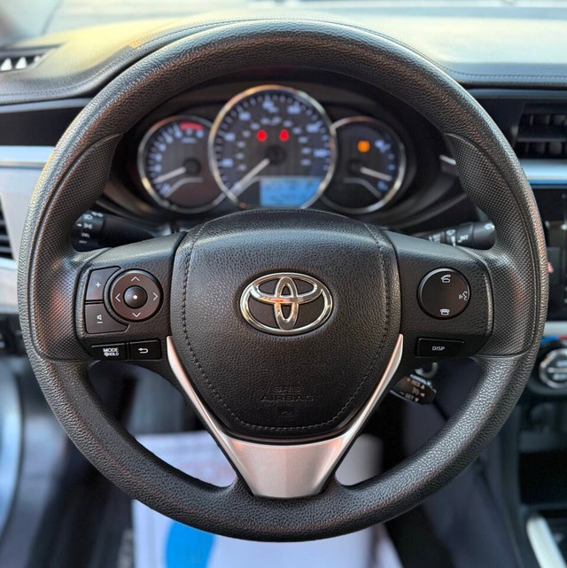 Toyota Corolla Vehicle Full-screen Gallery Image 09