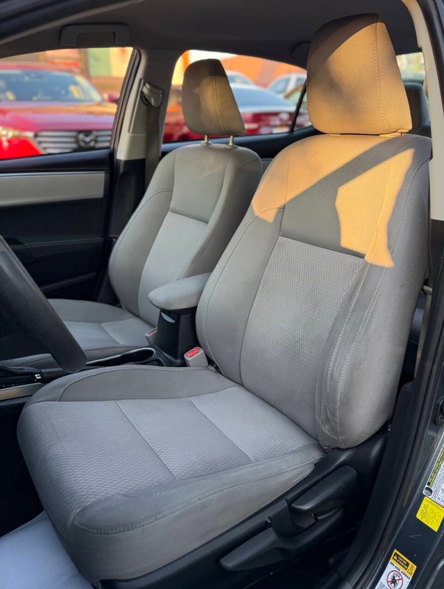 Toyota Corolla Vehicle Full-screen Gallery Image 12