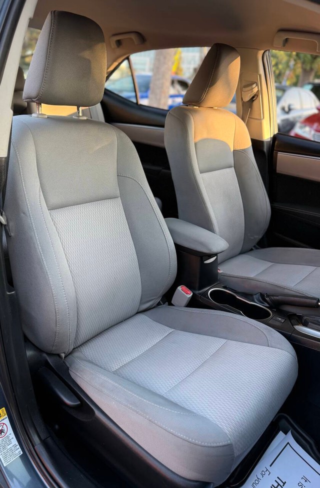 Toyota Corolla Vehicle Full-screen Gallery Image 14