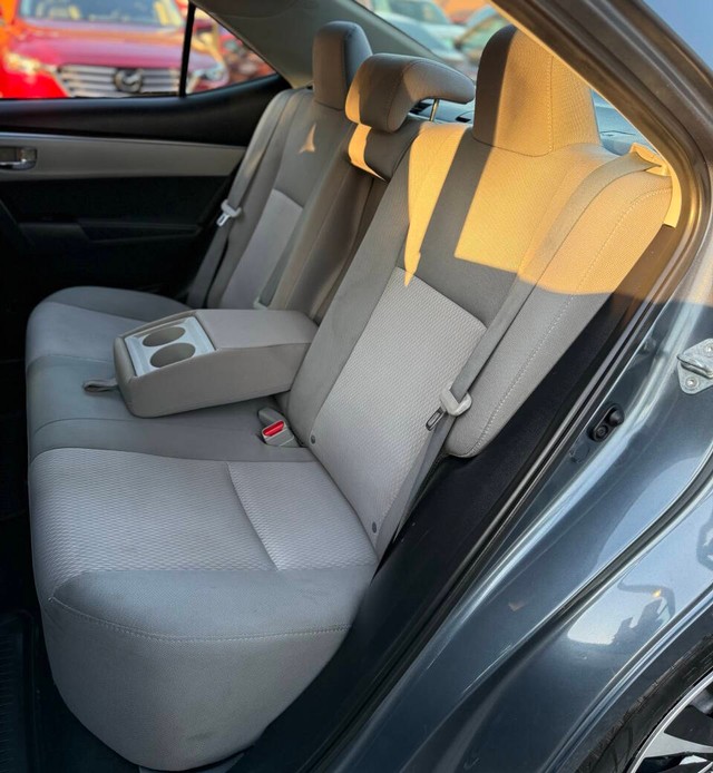 Toyota Corolla Vehicle Full-screen Gallery Image 15