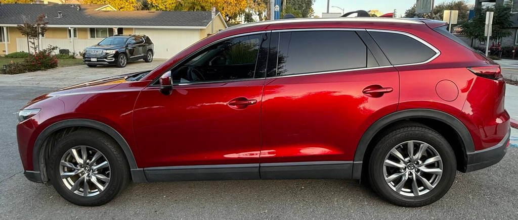 Mazda CX-9 Vehicle Full-screen Gallery Image 04