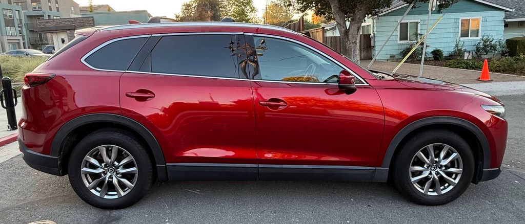 Mazda CX-9 Vehicle Full-screen Gallery Image 05