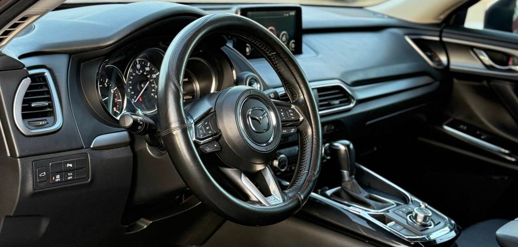 Mazda CX-9 Vehicle Full-screen Gallery Image 09