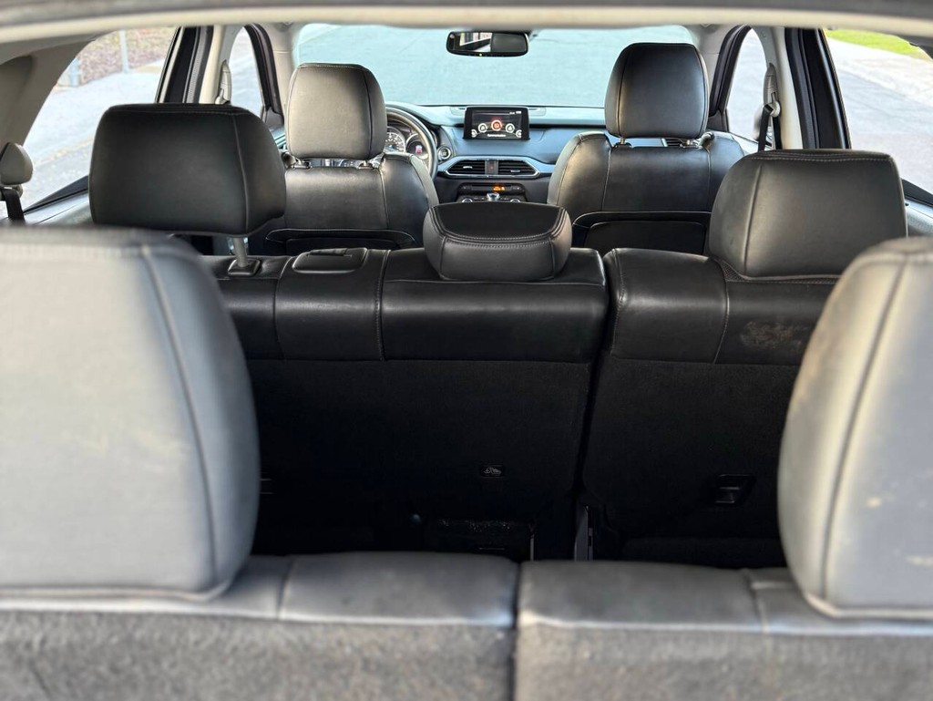 Mazda CX-9 Vehicle Full-screen Gallery Image 17