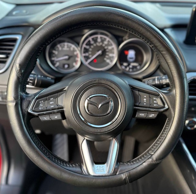 Mazda CX-9 Vehicle Full-screen Gallery Image 10