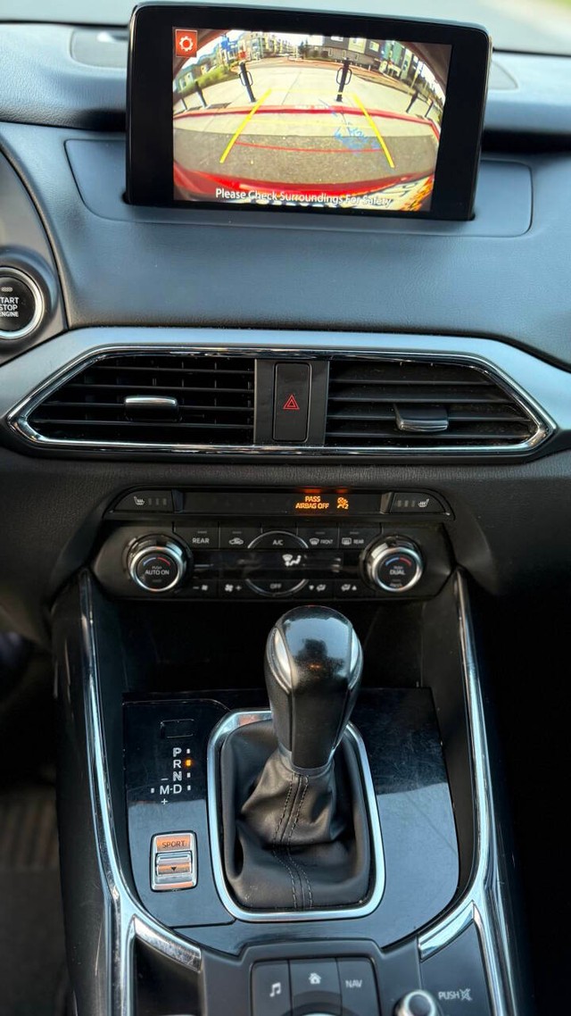 Mazda CX-9 Vehicle Full-screen Gallery Image 11