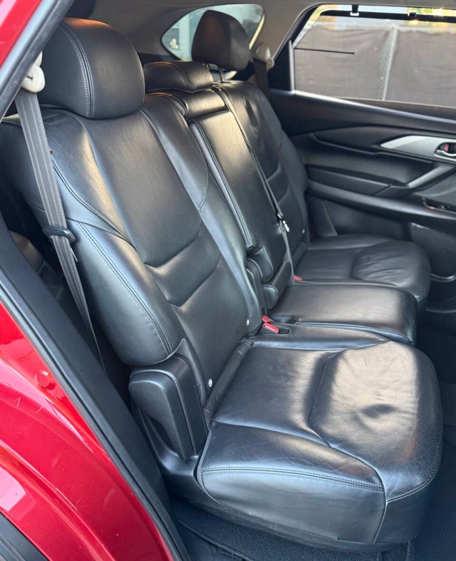 Mazda CX-9 Vehicle Full-screen Gallery Image 14