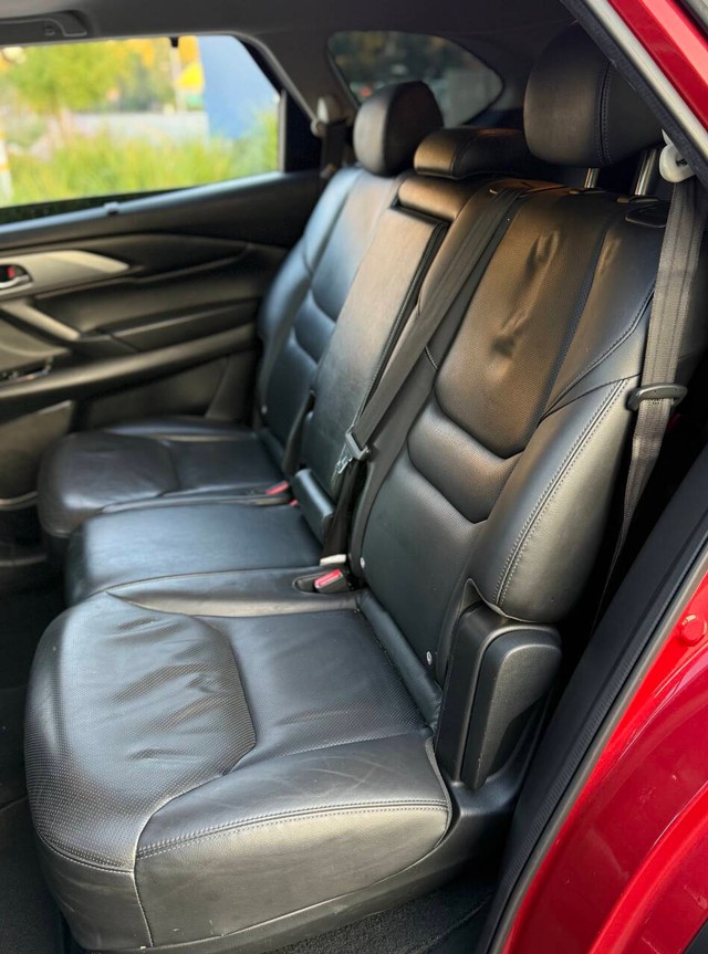 Mazda CX-9 Vehicle Full-screen Gallery Image 15