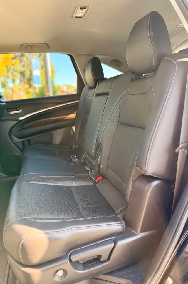 Acura MDX Vehicle Full-screen Gallery Image 13