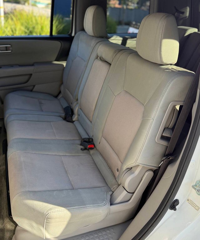 Honda Pilot Vehicle Full-screen Gallery Image 15