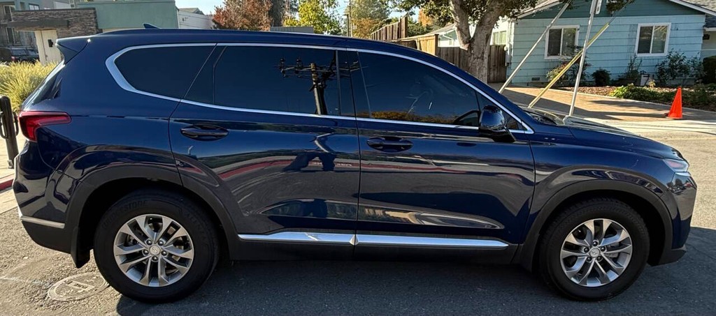 Hyundai Santa Fe Vehicle Full-screen Gallery Image 04