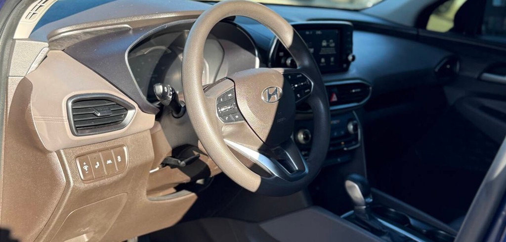 Hyundai Santa Fe Vehicle Full-screen Gallery Image 11