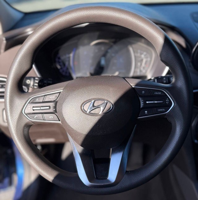 Hyundai Santa Fe Vehicle Full-screen Gallery Image 12