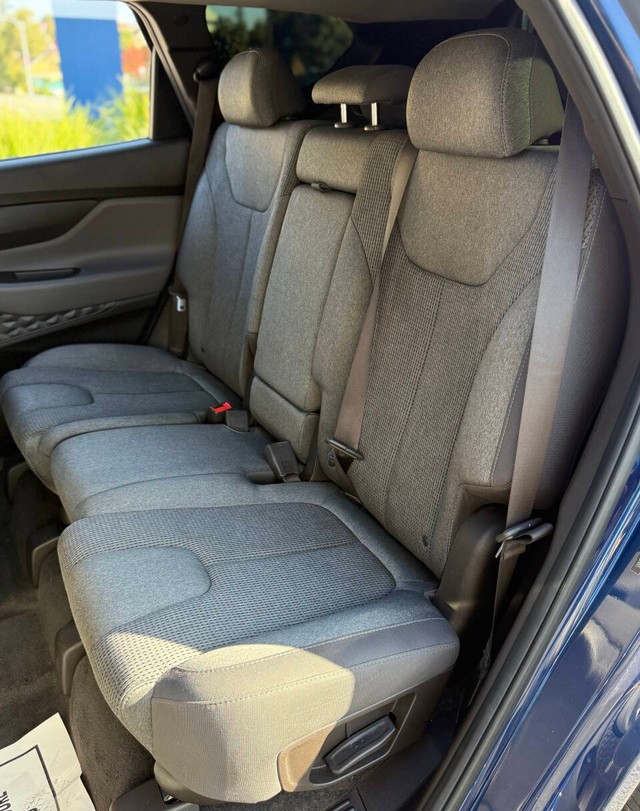 Hyundai Santa Fe Vehicle Full-screen Gallery Image 18