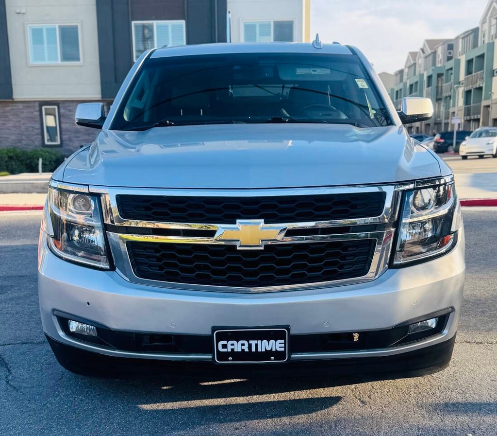 Chevrolet Suburban Vehicle Full-screen Gallery Image 03