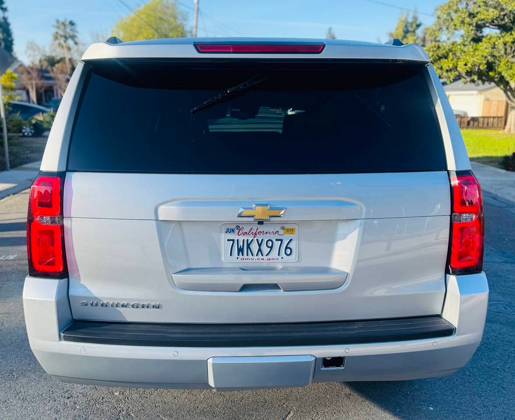Chevrolet Suburban Vehicle Full-screen Gallery Image 07