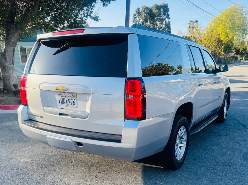 Chevrolet Suburban Vehicle Full-screen Gallery Image 08