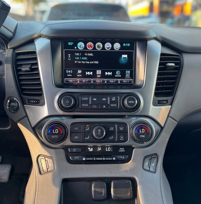 Chevrolet Suburban Vehicle Full-screen Gallery Image 11