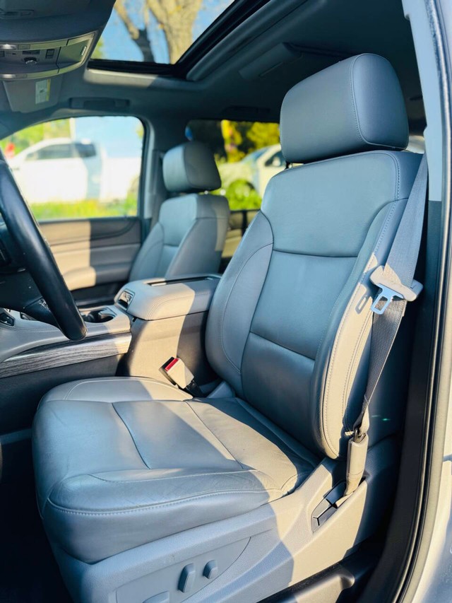 Chevrolet Suburban Vehicle Full-screen Gallery Image 14