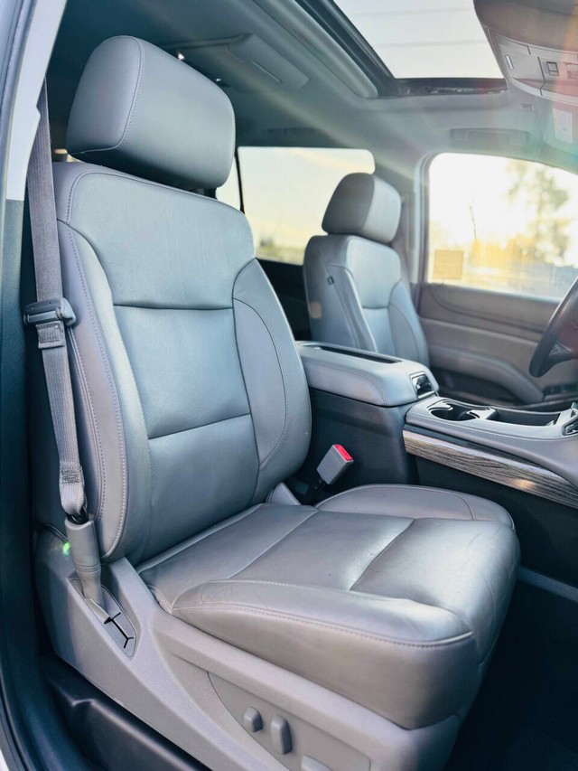 Chevrolet Suburban Vehicle Full-screen Gallery Image 15