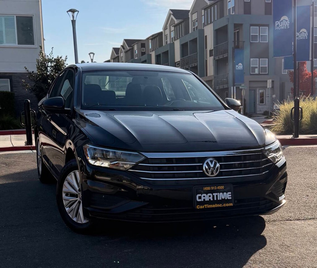 Volkswagen Jetta Vehicle Full-screen Gallery Image 02