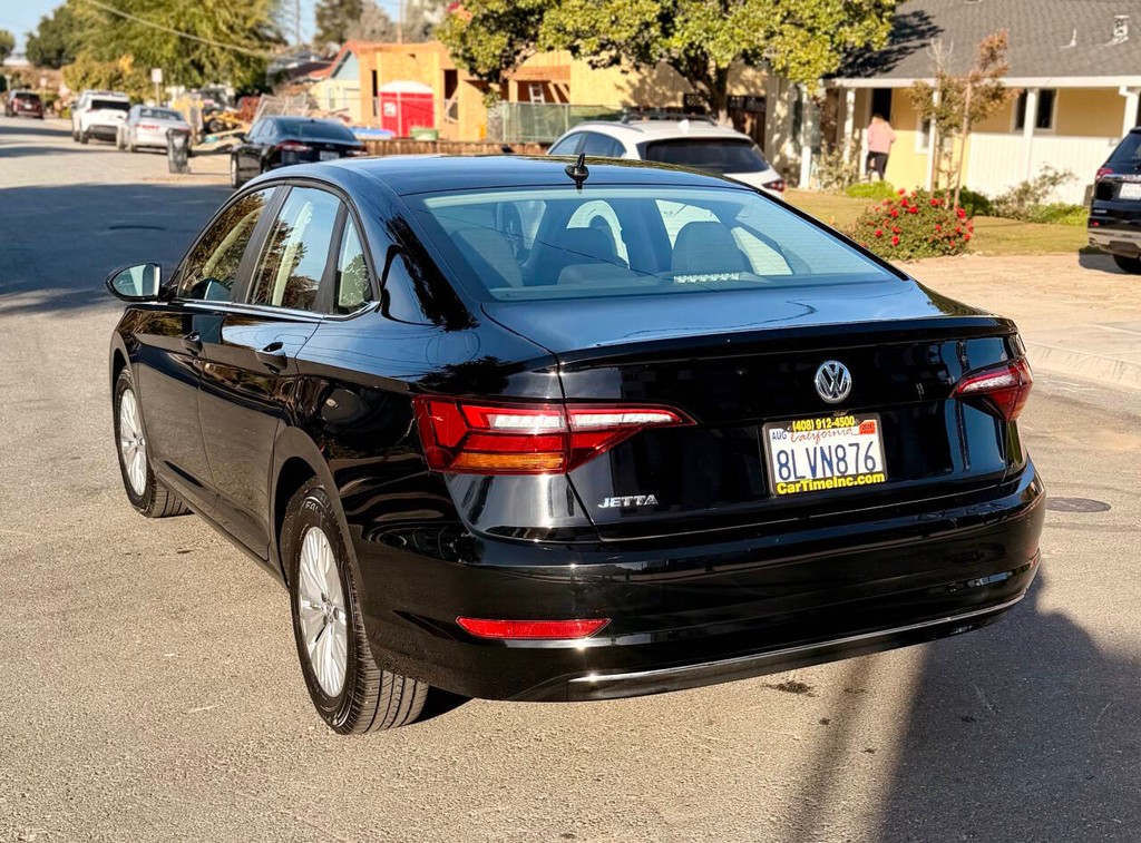 Volkswagen Jetta Vehicle Full-screen Gallery Image 05